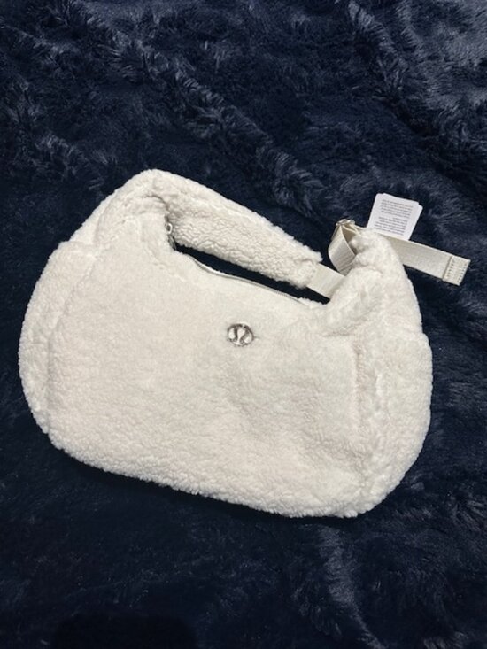 lululemon athletica Handbags - NWT LUlulemon texturized fleece shoulder tote bag